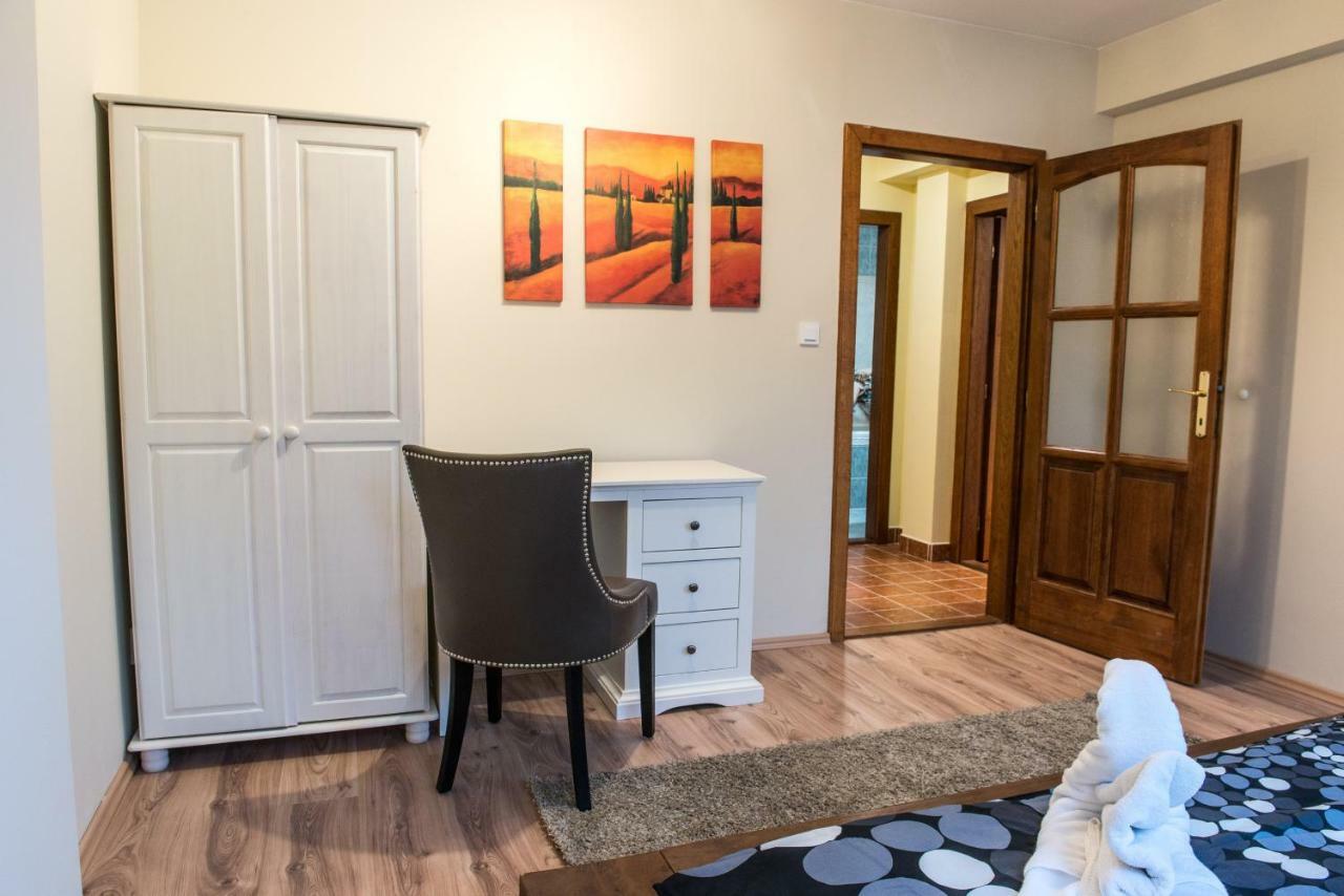 Spacious And Quiet Attic Flat In Centre Prague Exterior photo