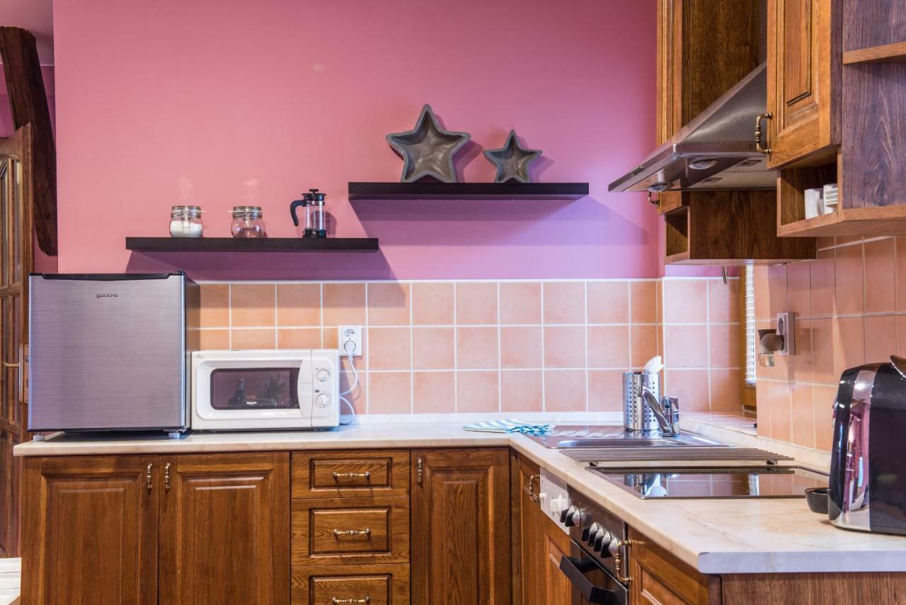 Spacious And Quiet Attic Flat In Centre Prague Exterior photo